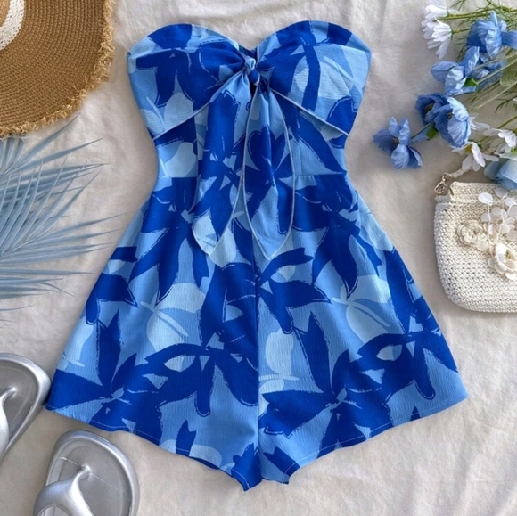 Dreamara Women's Watercolor Silhouette Print Twist Front Backless Romper - Picture 6 of 7